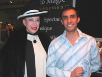 Yoan magicien en compagnie de Geneviève de Fontenay